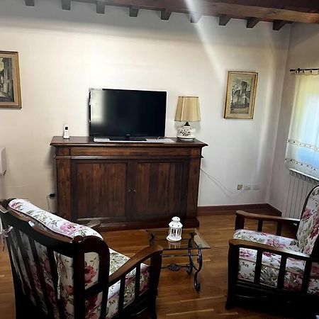شقة إمبرونيتا  في Charming Townhouse With Garden المظهر الخارجي الصورة
