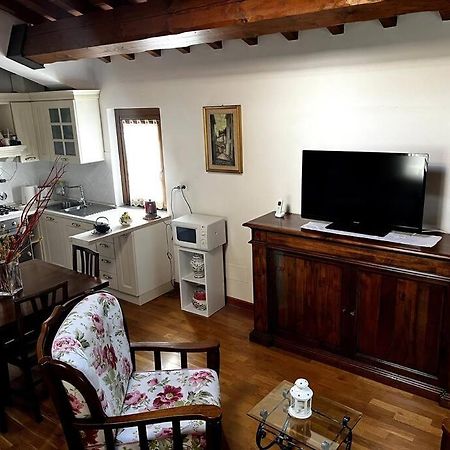 شقة إمبرونيتا  في Charming Townhouse With Garden المظهر الخارجي الصورة