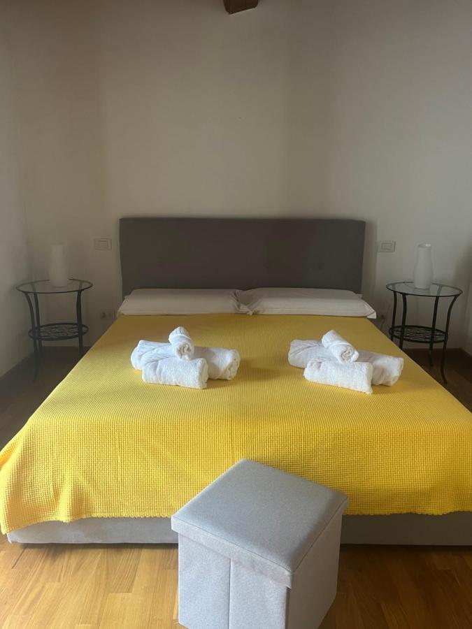شقة إمبرونيتا  في Charming Townhouse With Garden المظهر الخارجي الصورة